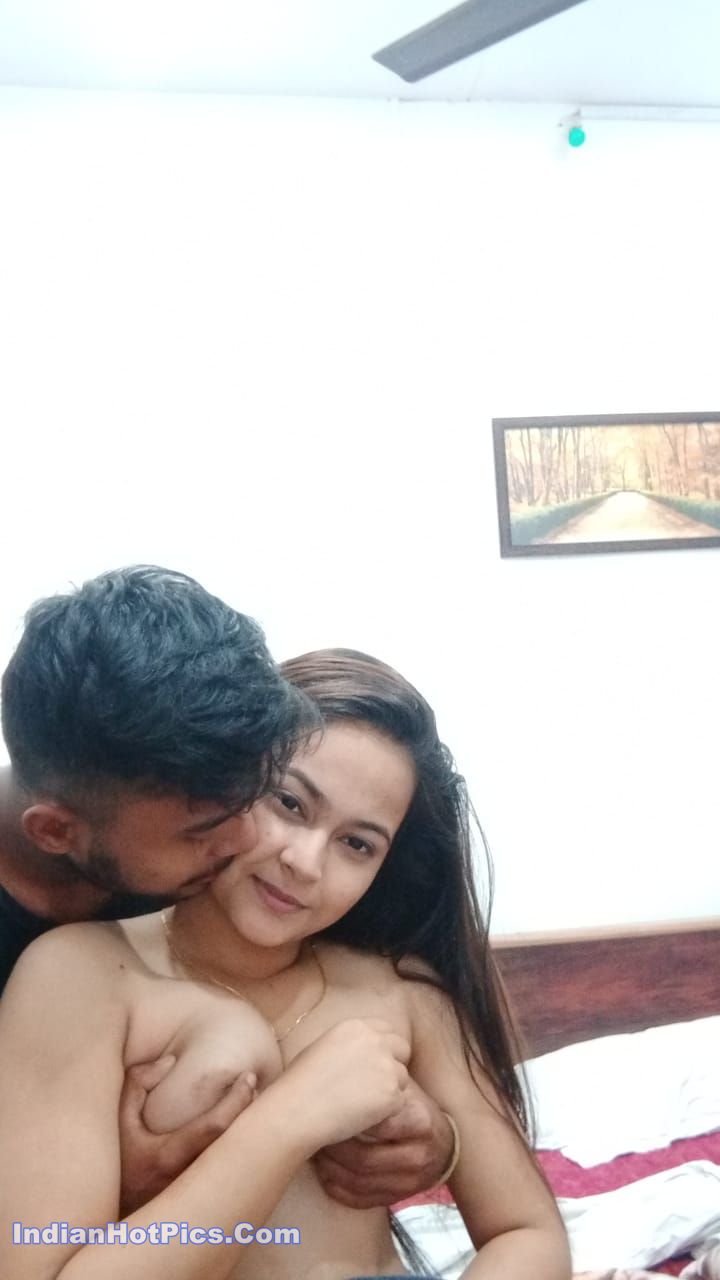 Hot Fun with College Girlfriend In Hotel image pic photo