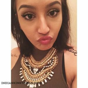 hot indian bitch showing her amazing tits 001