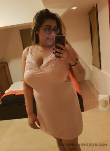indian wife with huge boobs and ass nude photos 001