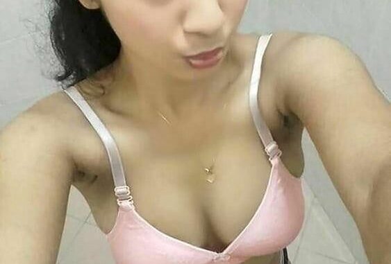 Old South Indian Girls Nude - Naughty South Indian Girl Showing Naked Body