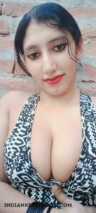 hot pathan bhabhi nude selfies showing big boobs 002