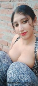 hot pathan bhabhi nude selfies showing big boobs 003