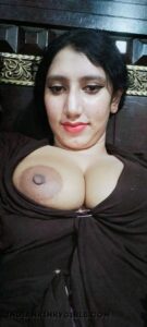 hot pathan bhabhi nude selfies showing big boobs 005