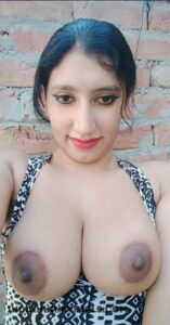 hot pathan bhabhi nude selfies showing big boobs 006