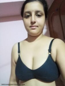 sexy indian wife with big boobs nude selfies 003