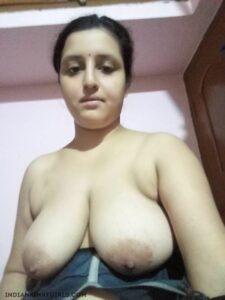 sexy indian wife with big boobs nude selfies 008
