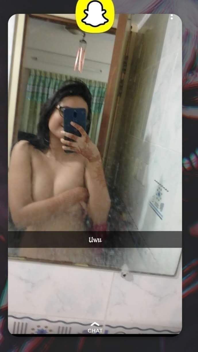 Sexy Mumbai College Teens Snapchat Nude Selfies pic pic