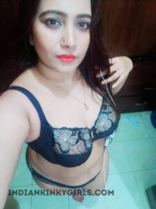 indian wife with huge boobs leaked photos 005