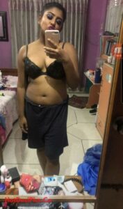 leaked nude selfies of sexy tamil teacher 002