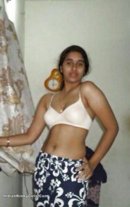 horny indian girl nude ready for fucking