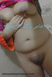 sluty pakistani wife's nude selfies leaked 003