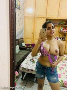 18 year old indian cute teen nude selfies 003
