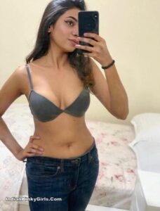 horny and sexy mumbai girl nude selfies