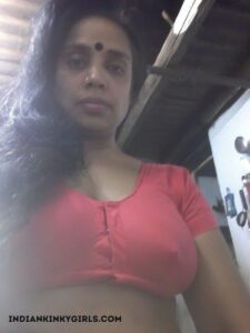 mature indian aunty nude expose huge boobs 001