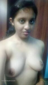 nude indian girl enjoying with her boyfriend 004