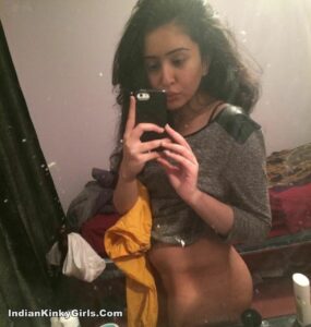sexy muslim bitch taking naughty selfies 004
