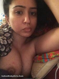 sexy muslim bitch taking naughty selfies 009