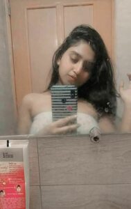 cute indian teen's leaked boobs selfies 001