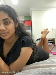 horny mallu girl nude photos with great tits 001