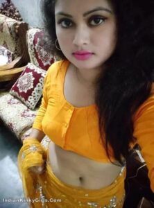 marathi hot wife showing her boobs