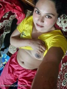 marathi hot wife showing her boobs 003