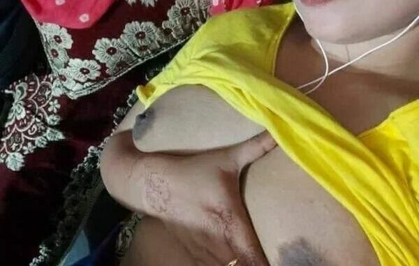marathi hot wife showing her boobs 004