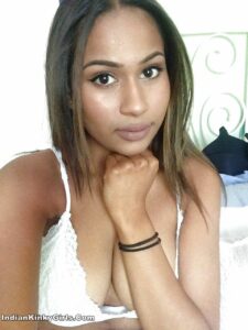 sexy nri girl nude showing her fake tits 001