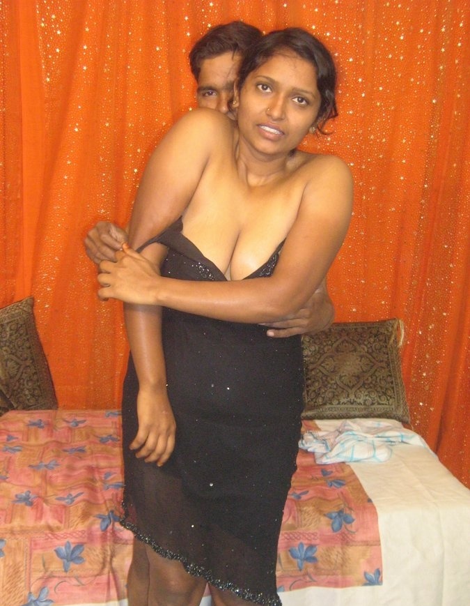 Desi girlfriend removing her sexy gown