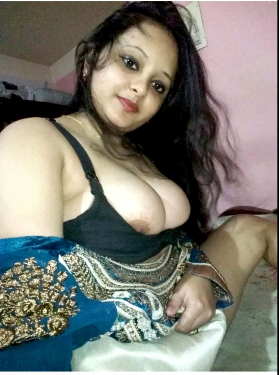 Just married bride showing her fair tits