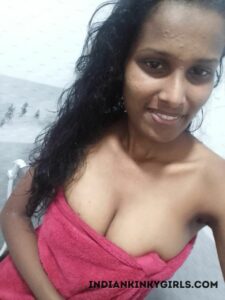 indian naukrani sends nude selfies to sethji 002