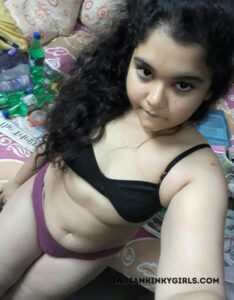 cute desi girlfriend nude with hairy pussy 001