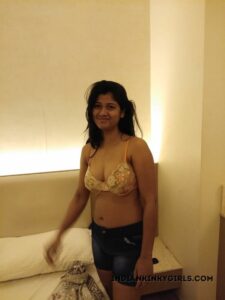horny indian wife nude ready for sex 001