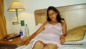 nude indian girlfriend gives blowjob xxx photos 001