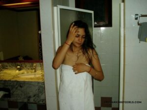 nude indian girlfriend gives blowjob xxx photos 017