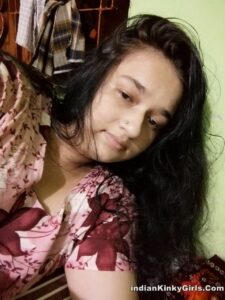 busty marathi girl nude selfies 001