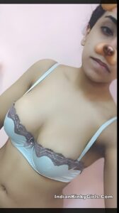 beautiful indian girl nude selfies with amazing figure 001
