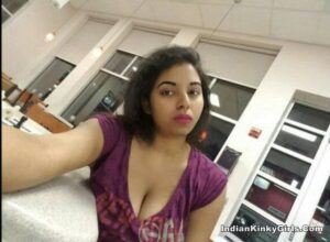 hot and horny desi girlfriend with big tits 003