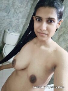 topless leaked selfies of skinny desi girl with nice tits 003
