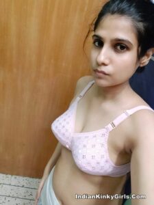 topless leaked selfies of skinny desi girl with nice tits 008