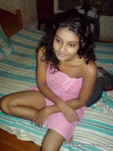 amateur desi girl nude at home with boyfriend 002