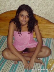 amateur desi girl nude at home with boyfriend 003
