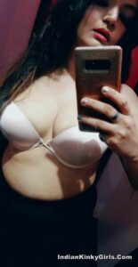 beautiful desi bhabhi nude boobs selfies