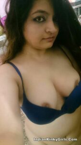 beautiful desi bhabhi nude boobs selfies 001