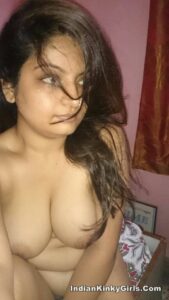 beautiful desi bhabhi nude boobs selfies 002