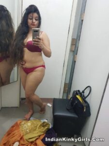 beautiful desi bhabhi nude boobs selfies 005