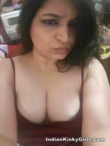 beautiful desi bhabhi nude boobs selfies 006