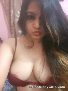 beautiful desi bhabhi nude boobs selfies 007
