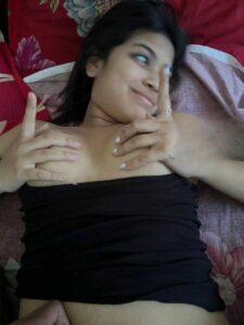 sexy desi girl show off her fresh tits 009