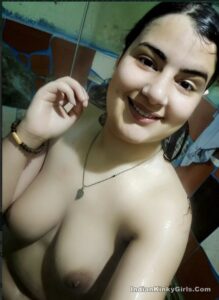 beautiful desi girlfriend nude exposing milky boobs 004