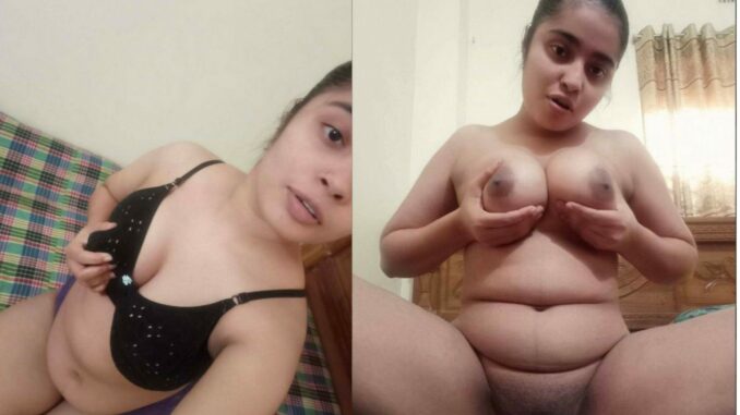 chubby desi girlfriend nude spreads her pussy